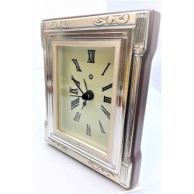 Reloj Despertador Plata Columnas