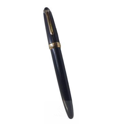 Pluma Marca Sailor Madera Tipo Caoba con Dorado