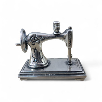 Miniatura Plata Maquina de coser